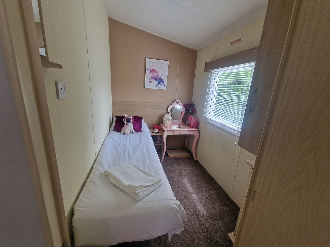 Lodge Sleeps 4 - Pet Friendly with Private Parking in Devon