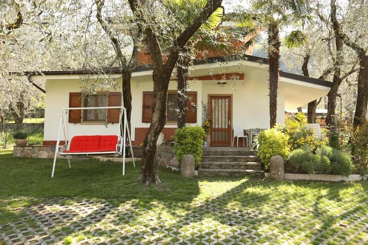 Ferienhaus für 9 Personen, mit Ausblick und Seeblick sowie Garten, mit Haustier in 