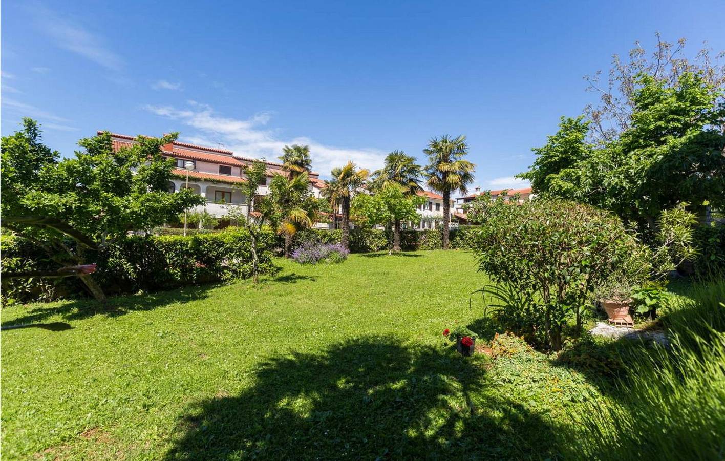 Appartamento intero, Accogliente appartamento con terrazza, Wi-Fi e parcheggio, a 700 m dalla spiaggia in Parenzo, Parenzo (Grad)