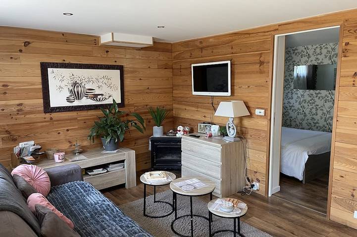 Gîte pour 3 personnes, avec Jardin et Piscine à Aleu - 2