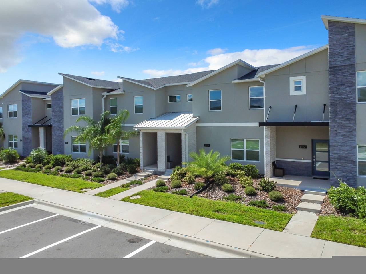 Modern 4-Bedroom Townhouse in Champions Gate – Access to Oasis Club Resort! in ChampionsGate, Four Corners