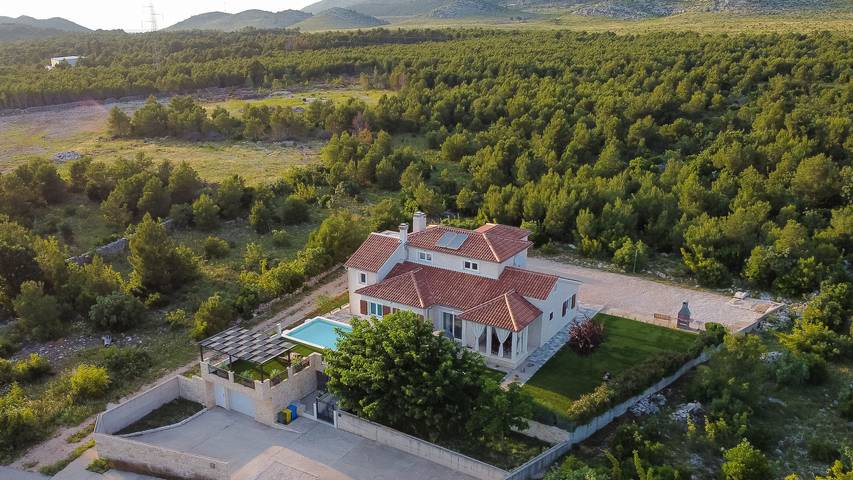 Villa pour 7 personnes, avec Jardin et Piscine à Šibenik