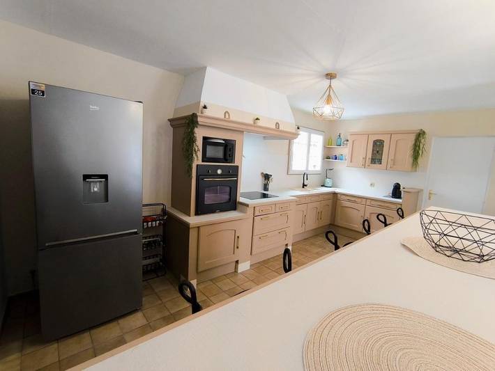 Location de vacances pour 9 personnes, avec piscine ainsi que vue et terrasse à Montredon-des-Corbières - 3