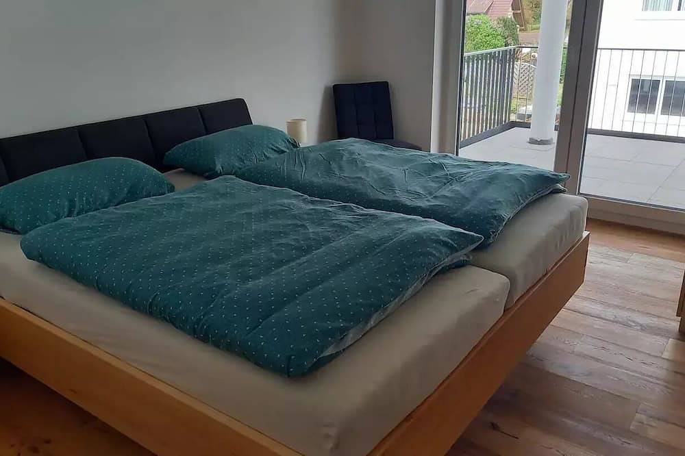 Ganze Wohnung, Geräumige 75 m² Ferienwohnung am Bodensee mit 2 Balkonen und Blick auf die Alpen in Eriskirch, Bodenseekreis
