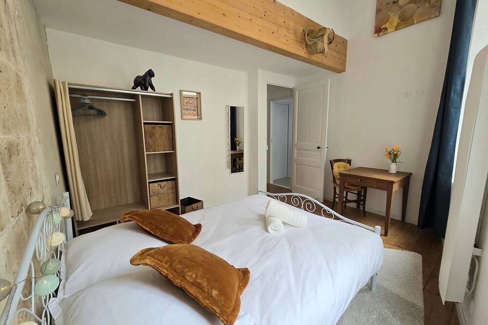 Ganze Wohnung, Apartment-Stadt-Ensuite mit Dusche-Terrasse in Angoulême, Charente