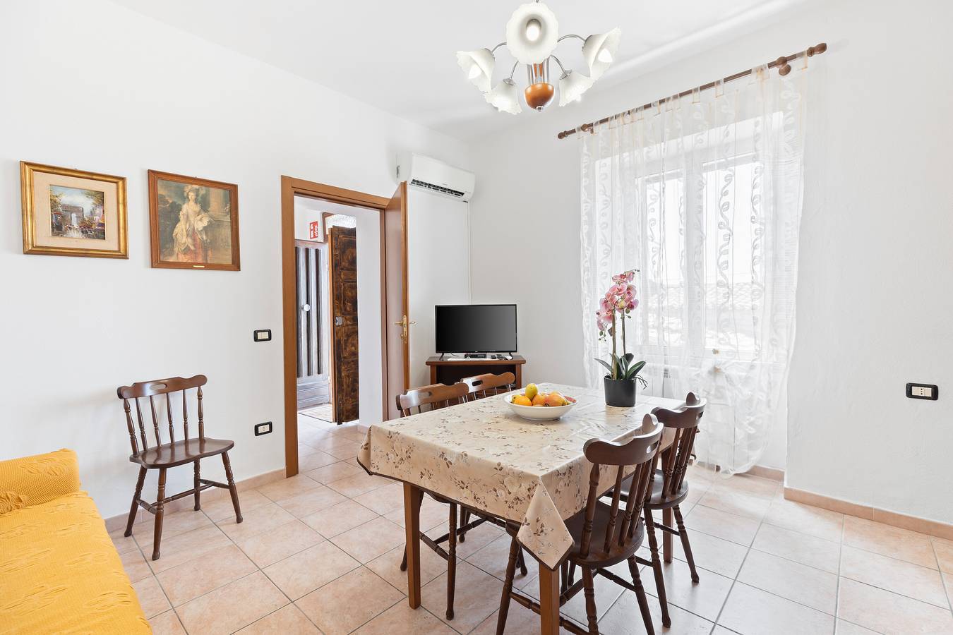 Holiday Home 'Mari E Monti' with Sea View, Wi-Fi and Air Conditioning in Scano di Montiferro, Sardinia