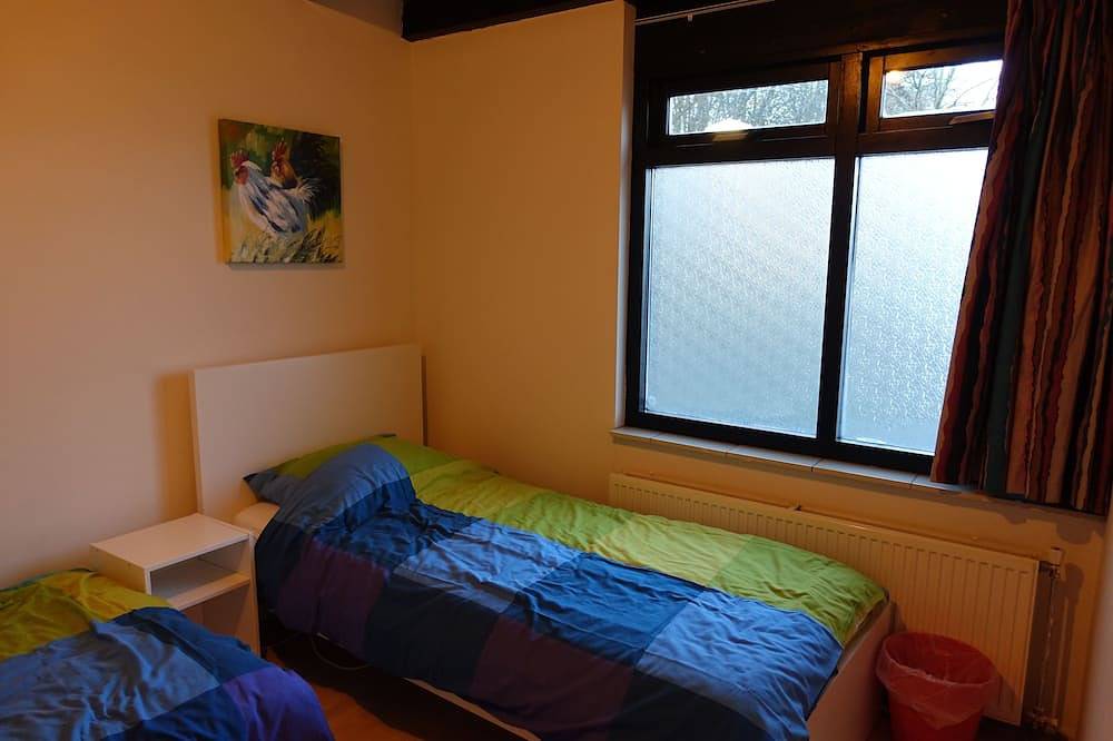 Lovely vacation home with spacious terrace, close to beach and places of interest in Noordwijkerhout, Niederländische Nordsee