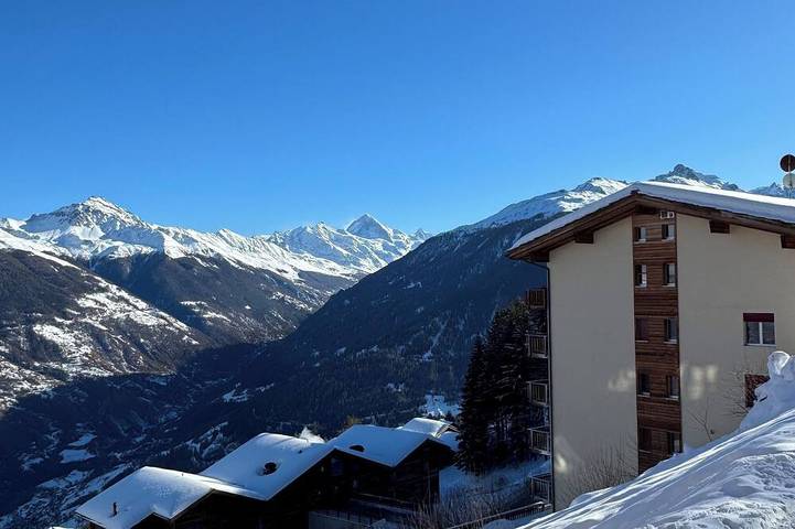 Ferienwohnung für 8 Personen, mit Balkon und Whirlpool im Wallis