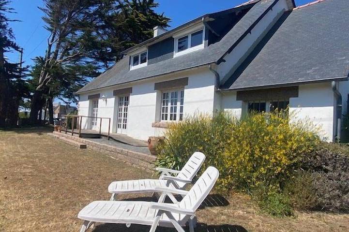 Location de vacances pour 6 personnes, avec terrasse et jardin dans Plage de Grève Blanche