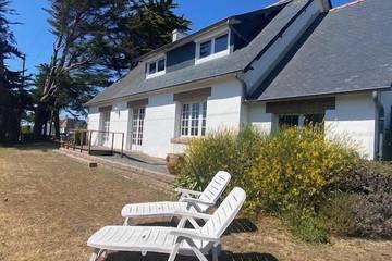 Gîte pour 6 personnes, avec jardin et terrasse dans Plage De La Greve Des Cures Tregastel