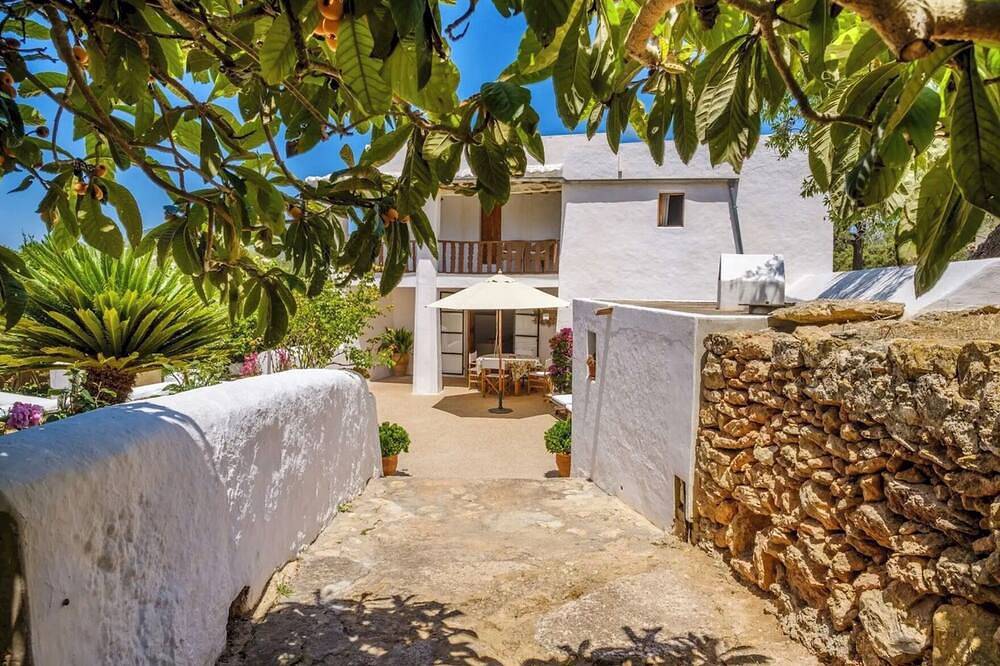 New! Villa Can Mariano in Sant Carles de Peralta, Santa Eulària des Riu