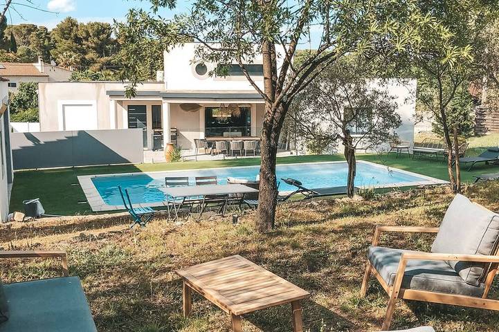 Villa per 12 persone, con idromassaggio e giardino in Nîmes