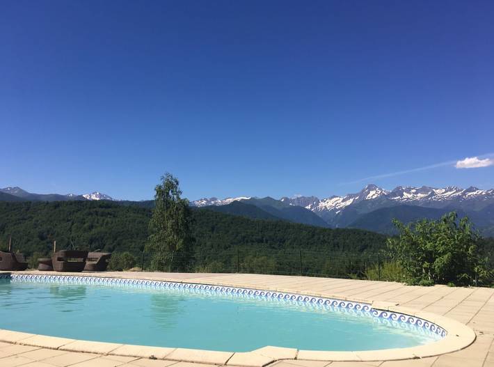 Chambre d’hôte pour 2 personnes, avec piscine et jardin dans l' Ariège