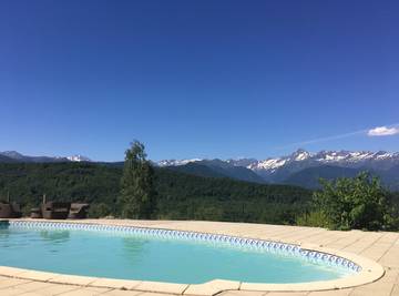 Cottage pour 2 personnes, avec jardin et piscine à Aleu