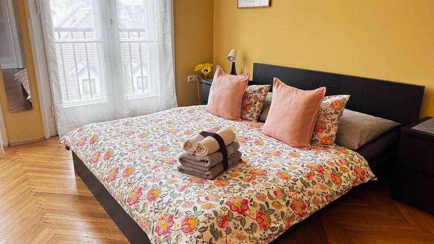 Alojamiento y desayuno para 3 personas, con Balcón además de Terraza y Vistas en Bratislava