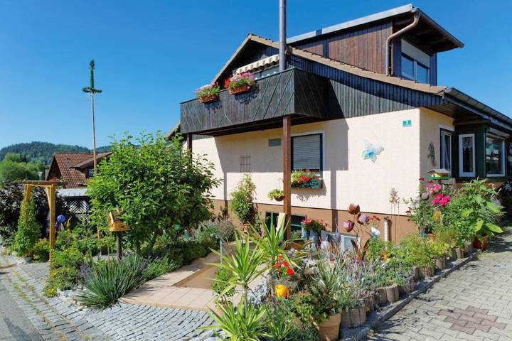 Ferienwohnung für 3 Personen, mit Garten und Ausblick in Frauenau