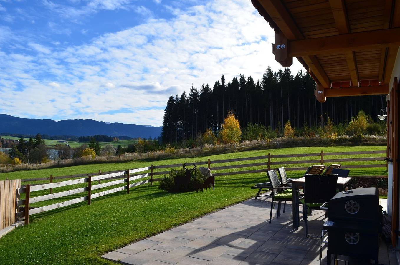 Modernes Chalet mit Sauna, Seeblick und großem Garten in Lechbruck am See in Lechbruck am See, Bayerisch Schwaben