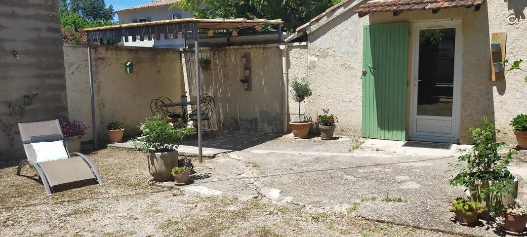 Gîte pour 3 personnes, avec terrasse et jardin à Eygalières - 3