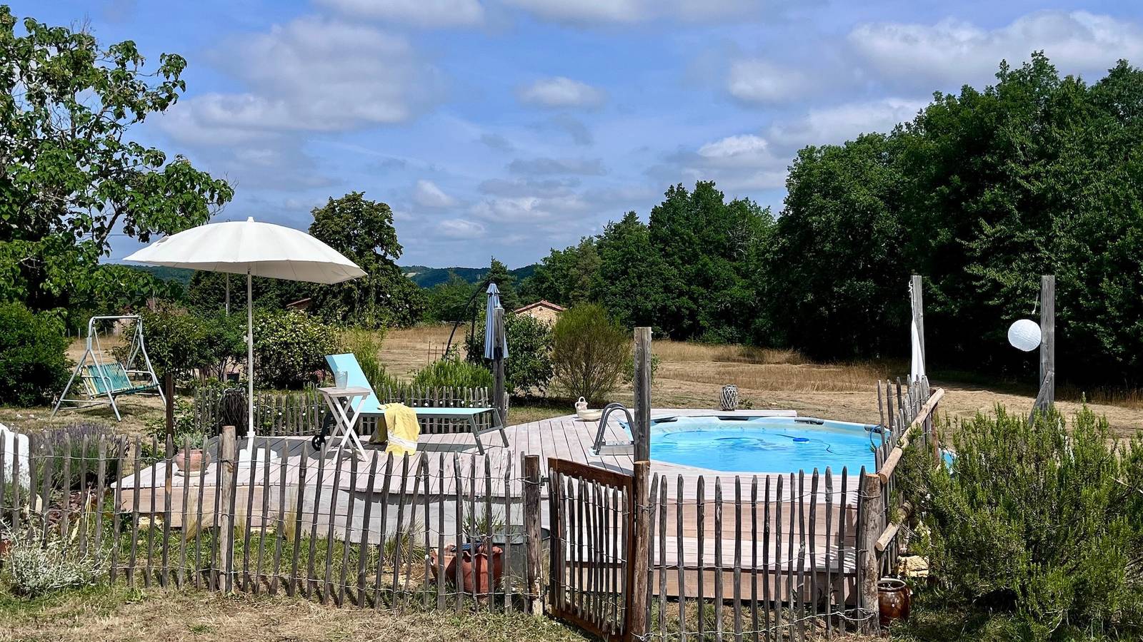 Gîte Les Orchidées : maison de vacances avec piscine partagée, terrasse privée et Wi-Fi in Savignac-de-Miremont, Périgord Noir