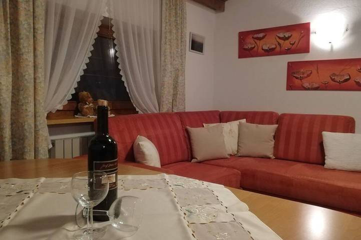 Apartamento entero, Apartment in Central location in Ramsau for *1 - 6 persons* 2x double room*1x couch*2 x shower/Wc* in Ramsau im Zillertal, Bezirk Schwaz