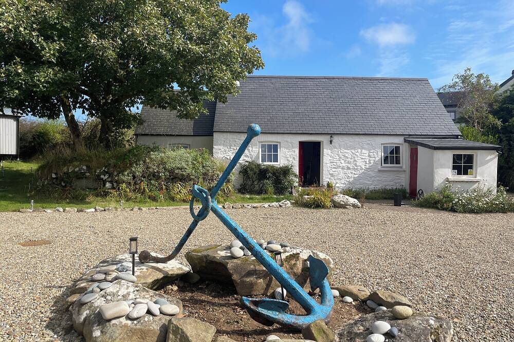 Trefechan Wen Dairy - Peaceful, character cottage near coastal path. in Goodwick, Pembrokeshire