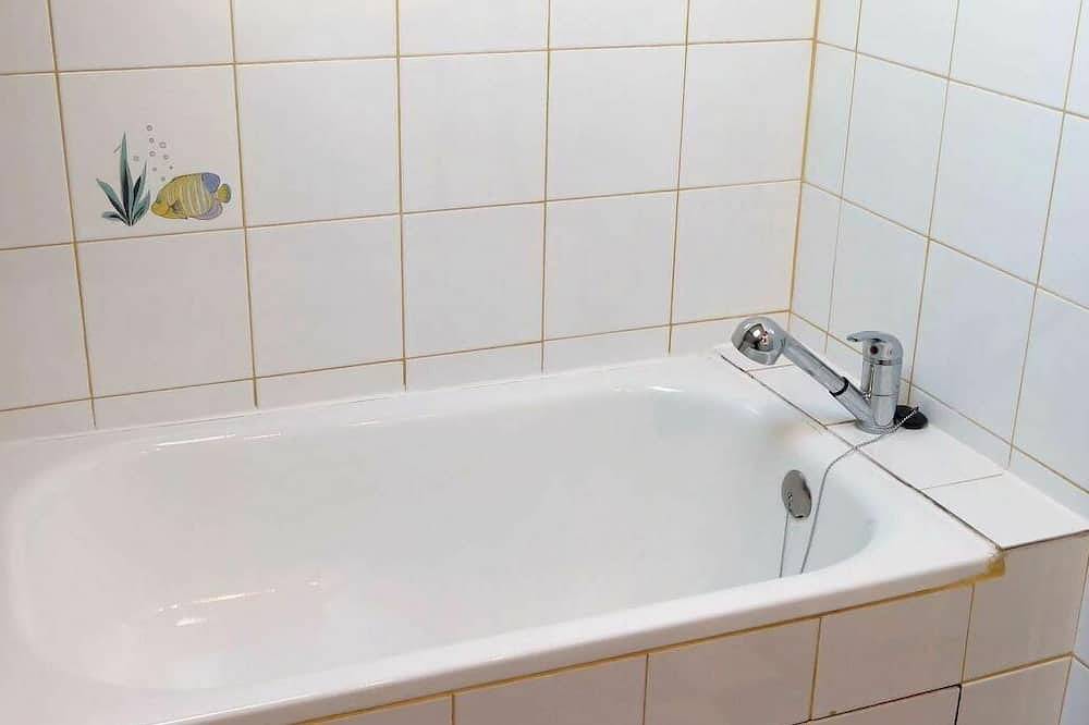 Beautiful private villa with private pool, A/C, Tv, terrace, pets allowed and panoramic view in Loubressac, Causses du Quercy Regional Nature Park