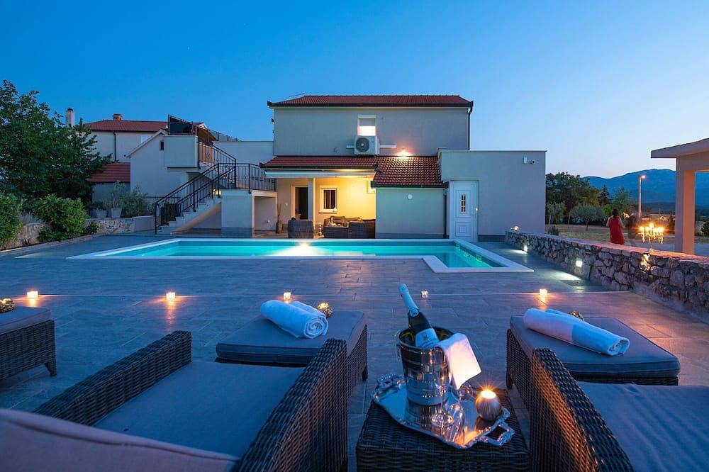Villa in Ugljane mit privatem Pool in Dalmatinisches Zagora