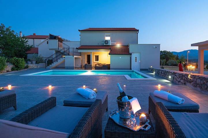 Villa für 6 Personen, mit Pool und Terrasse sowie Garten - 1