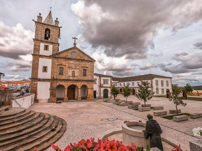 Location de vacances pour 6 personnes, avec jardin ainsi que vue et balcon dans Mogadouro