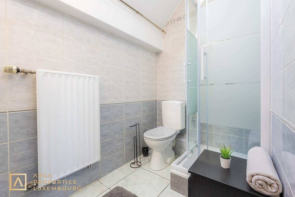 Ganze Wohnung, Cozy 1Br Apt w/ Kitchen & Near Shops in Luxemburg (Stadt), Luxemburg