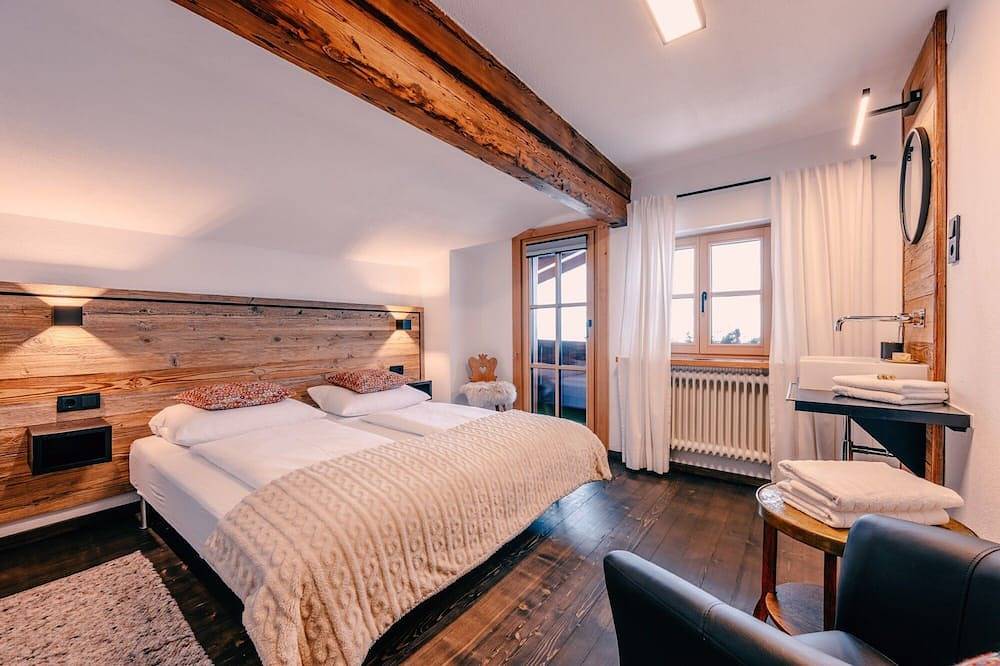 Haus Richard Falch – Chalet-Apartment im Zentrum von St. Anton am Arlberg in Lechtaler Alpen, Sankt Anton am Arlberg