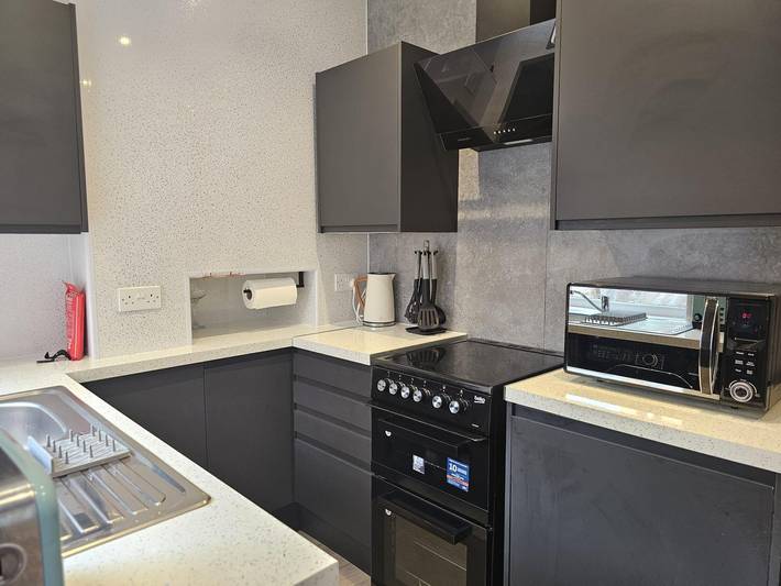 2 Bed House - Sleeps 5 - Garden - Parking - Wifi in Leicester, Heart of England
