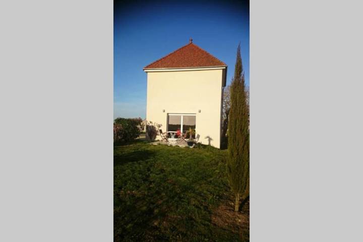 Location de vacances pour 2 personnes, avec jardin ainsi que terrasse et vue à Chouzy-sur-Cisse - 2