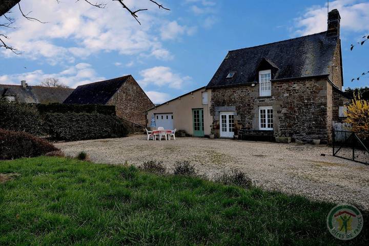 Gîte pour 4 personnes, avec Vue à Bazouges-la-Pérouse