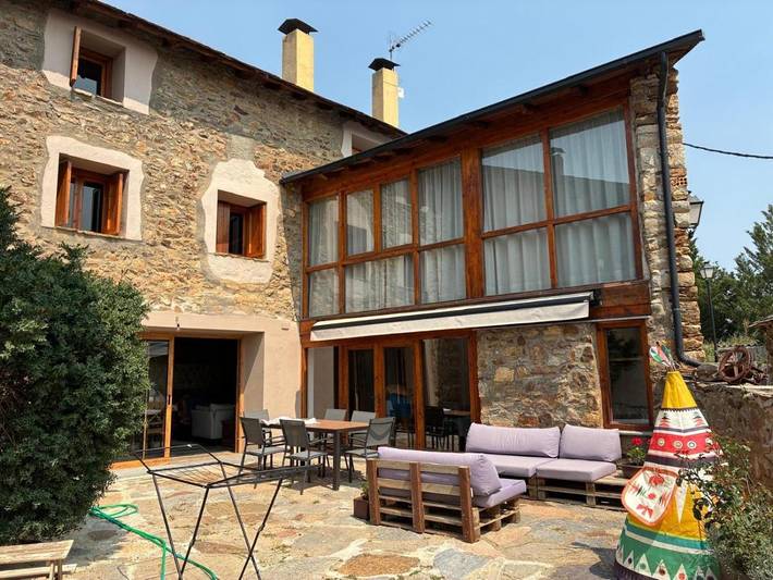 Casa de vacaciones para 8 personas, con jardín además de terraza y vistas, Se admiten mascotas en Cerdanya (Lleida)
