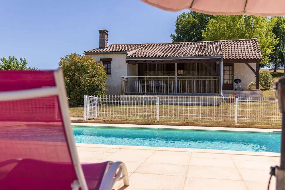 Cottage for 4, large terrace and garden in Gourdon, Lot