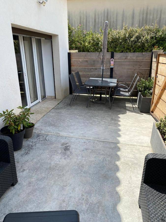 Appartement entier, One-Bedroom Apartment in Lançon-Provence, Côte méditerranéenne (France)