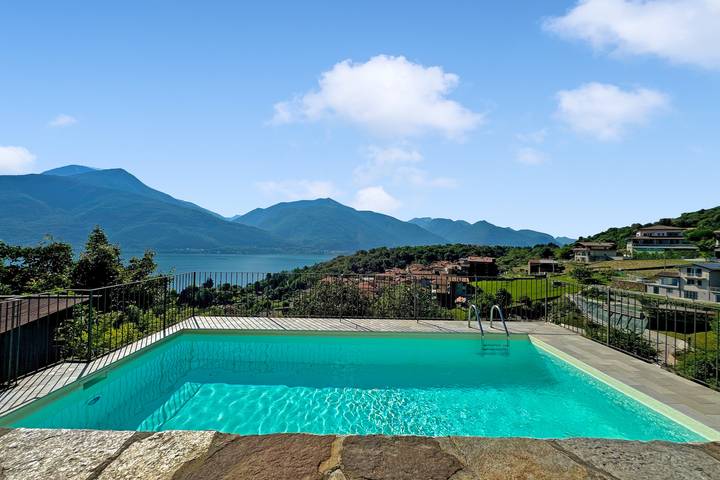Ferienwohnung für 5 Personen, mit Balkon und Pool sowie Seeblick, kinderfreundlich in Pianello del Lario