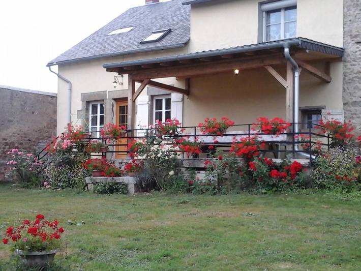 Geräumiges Haus mit Kamin im Herzen des Morvan-Parks in Quarré-les-Tombes, Naturpark Morvan