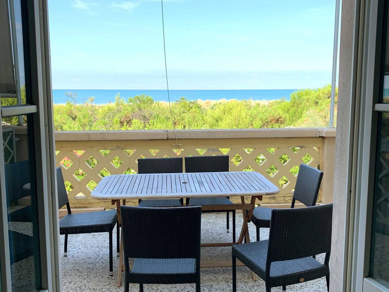 Ganze Ferienwohnung, Dünenresidenz Regina-Elena, privater Strandzugang, Meerblick in Pisa, Italienische Riviera