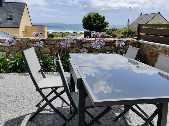 Location de vacances pour 4 personnes, avec Terrasse ainsi que Jardin et Vue dans Plage de Trez Bellec