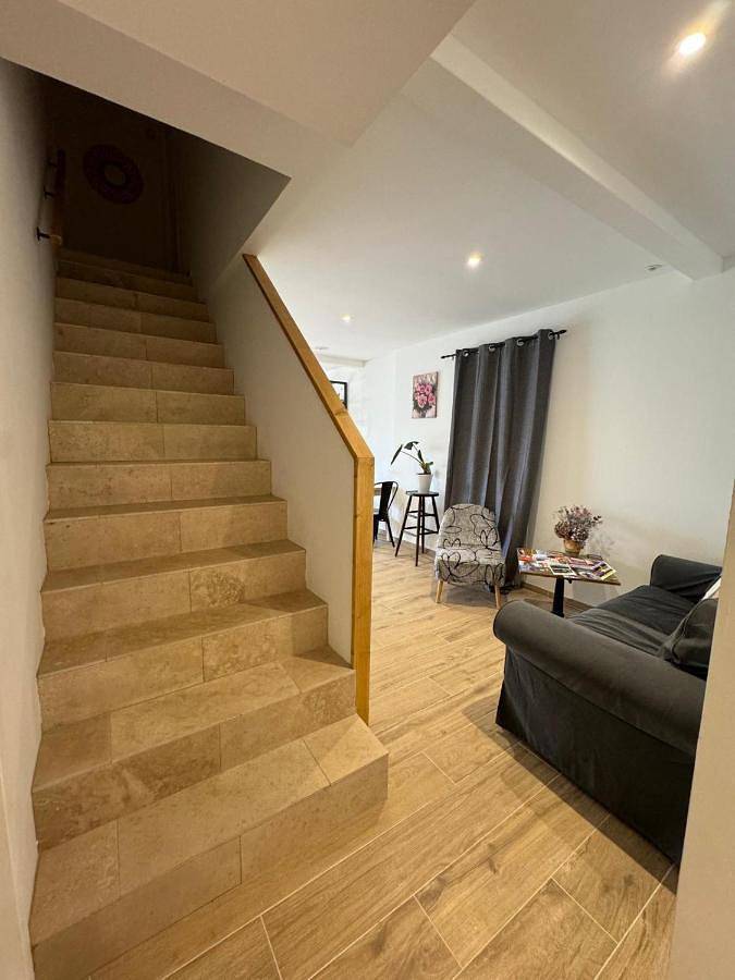 Location de vacances pour 8 personnes, avec piscine ainsi que terrasse et jardin à Pechbonnieu - 2