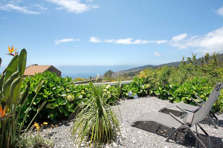 Location de vacances pour 2 personnes, avec balcon et jardin dans Arco da Calheta - 2