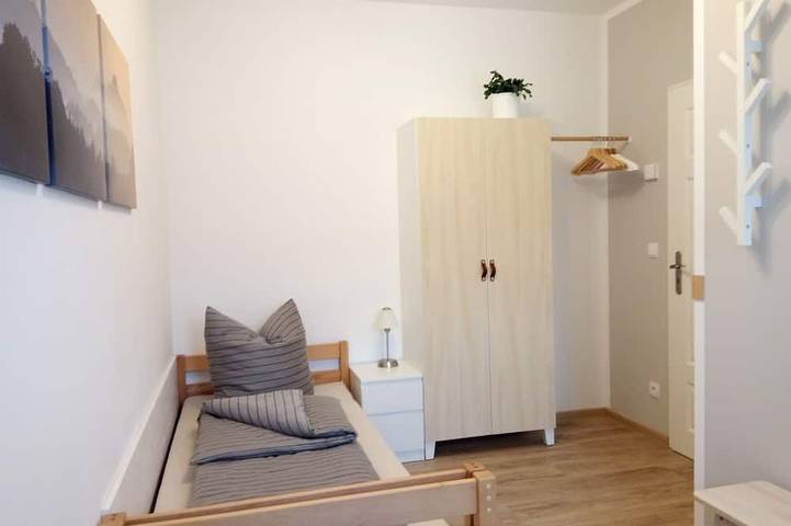 Ganze Wohnung, Geräumige Ferienwohnung für 6 Personen mit 3 Schlafzimmern, kinderfreundlich in Pirna, Elbsandsteingebirge