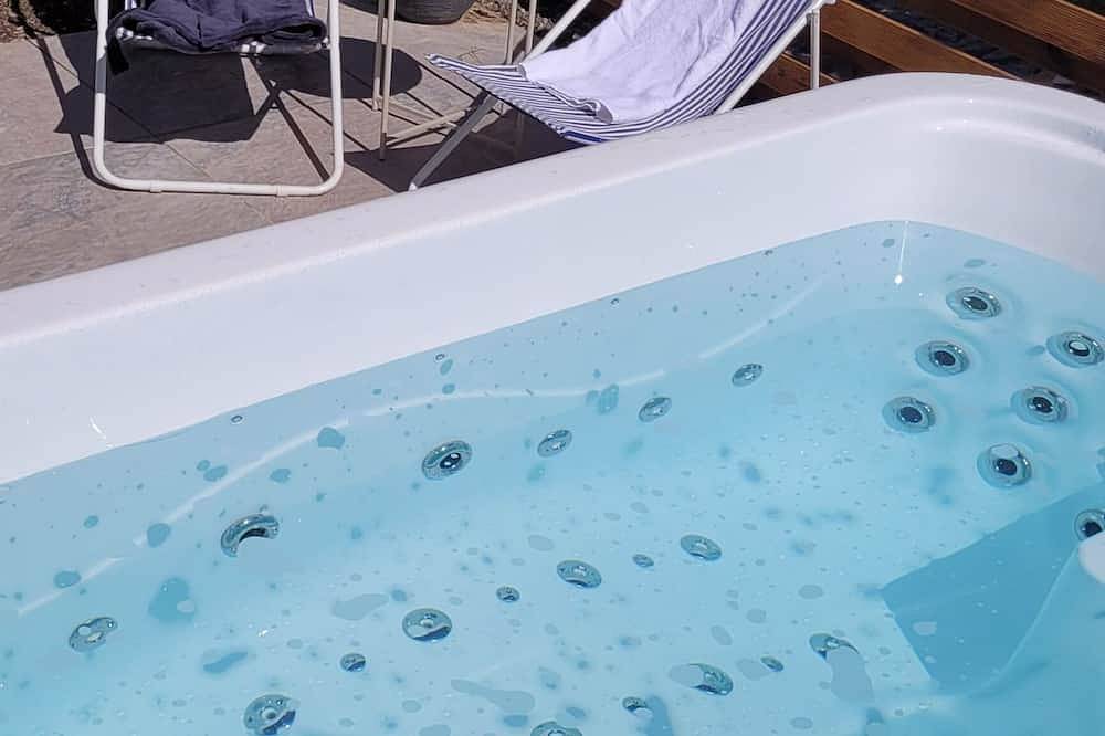 Le Clos de la Ronzière - Gîte authentique & Spa privatif au coeur du Cantal. in Soulages, Région de Saint-Flour