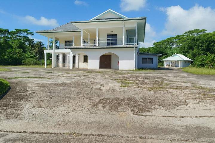 Hôtel pour 3 personnes, avec terrasse ainsi que piscine et jardin dans Wallis et Futuna