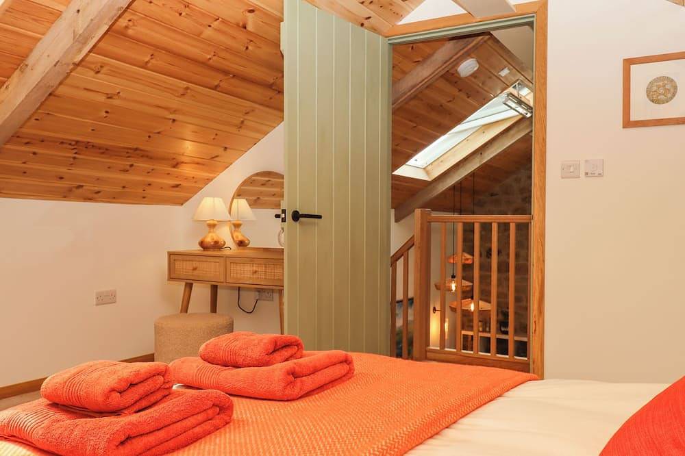 Lingcombe Barn, pet friendly, character holiday cottage in Chagford in Chagford, Dartmoor