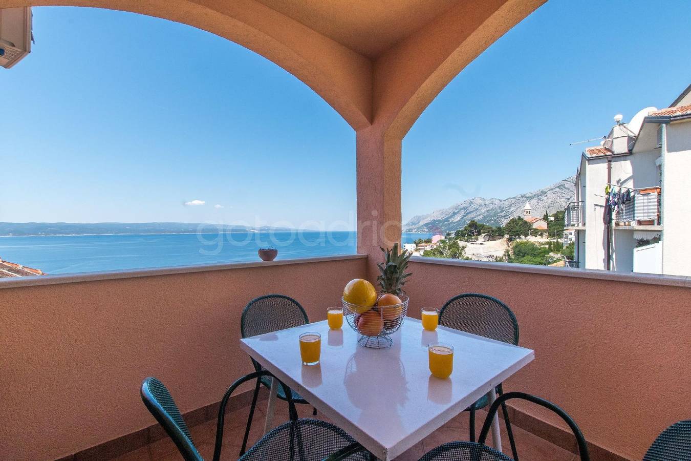 Cały apartament wypoczynkowy, Apartament wakacyjny dla 9 osób z balkon in Brela, Riwiera Makarska