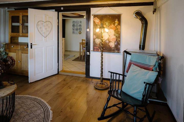 Gîte pour 3 personnes, avec vue sur le lac et terrasse à Sigriswil - 4