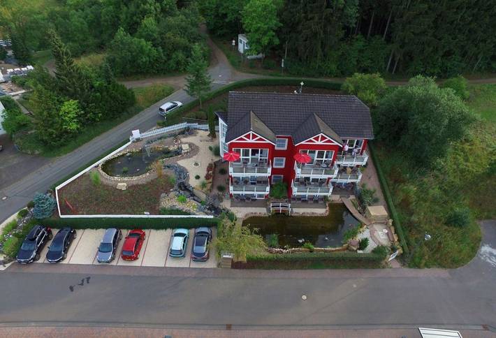 Ferienwohnung für 3 Personen, mit Ausblick und Seeblick sowie Sauna und Garten, mit Haustier in der Vulkaneifel